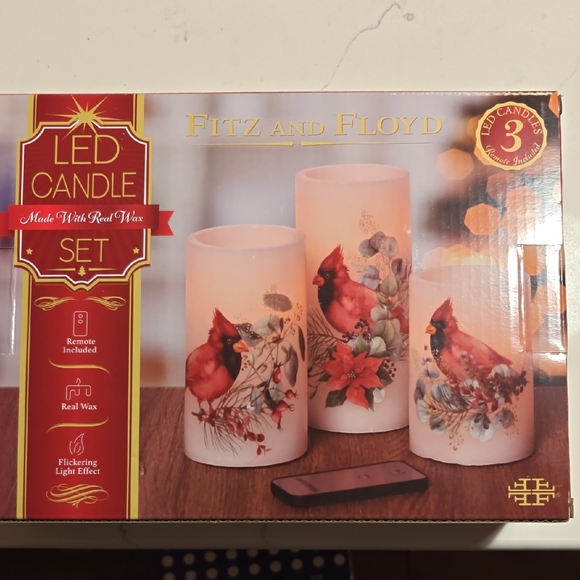 Fitz and Floyd Other - Fitz and Floyd Cardinal LED Candle Set with Red and White Accents